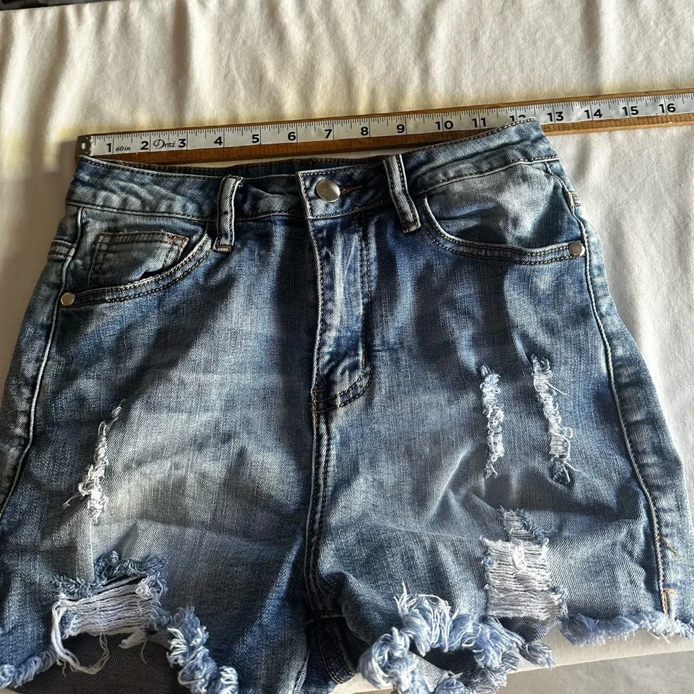 FASHION NOVA WOMAS DISTRESSED DENIM SHORTS SZ MEDIUM 28 - Picture 8 of 15